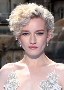 Julia Garner